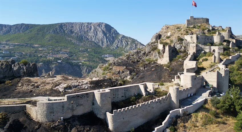 Başkan Çelik açıkladı: “Amasya Kalesi surları yangında zarar görmedi”
