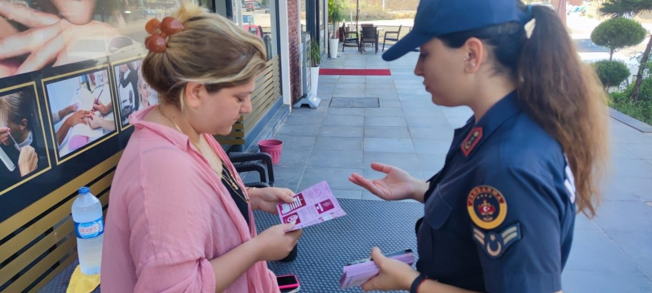 Jandarmadan vatandaşlara KADES bilgilendirmesi