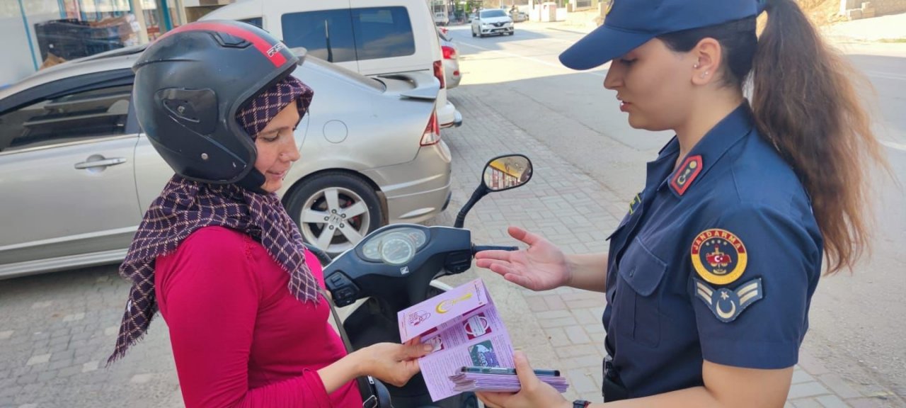 Jandarmadan vatandaşlara KADES bilgilendirmesi