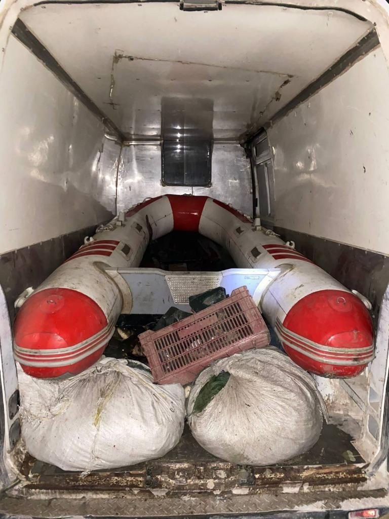 Kaçak balık avcılarına suçüstü baskın