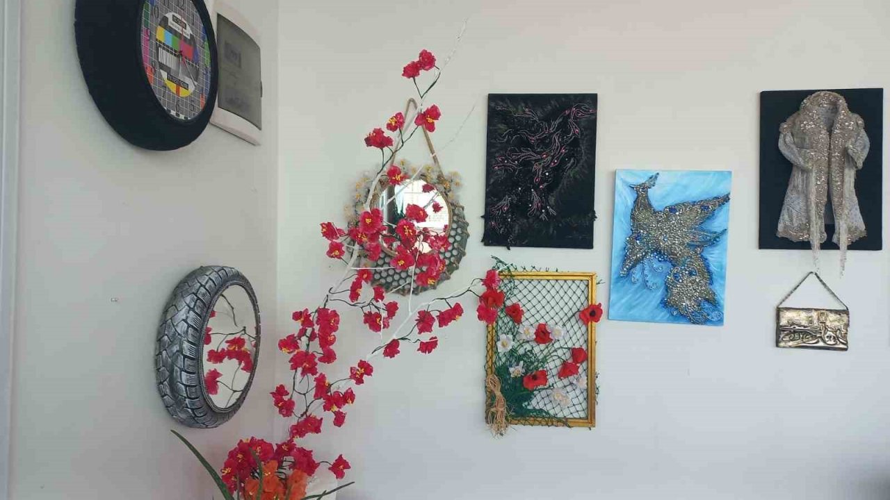 Beyoğlu’nda atık malzemeler sanata dönüşüyor