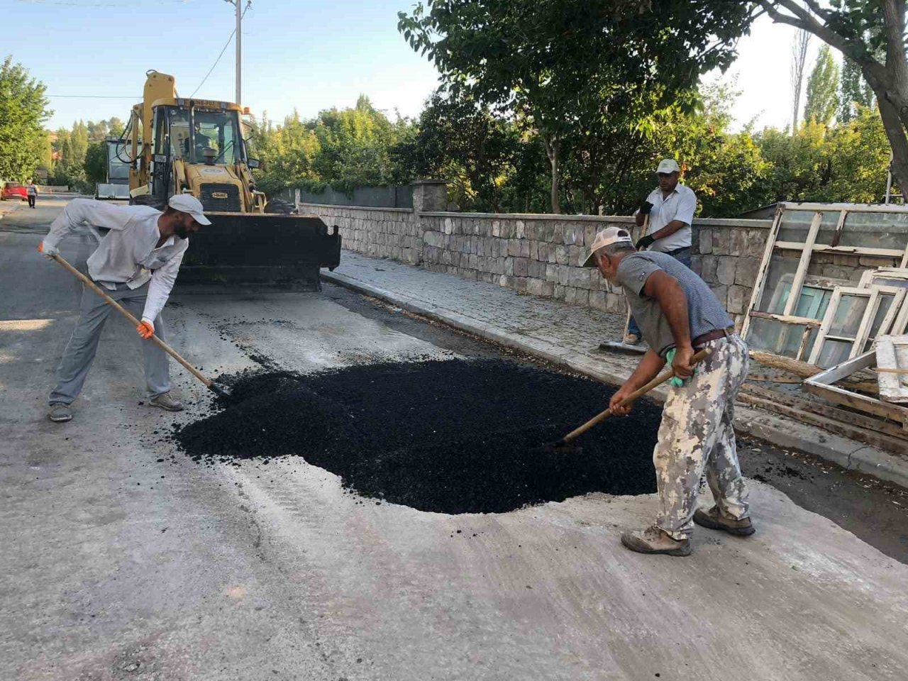 Bünyan’da bozuk yollar düzenleniyor