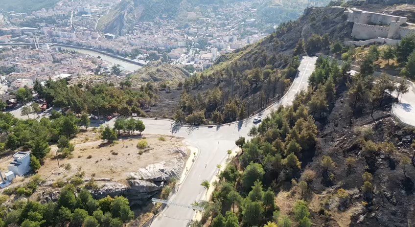 Başkan Çelik açıkladı: “Amasya Kalesi surları yangında zarar görmedi”