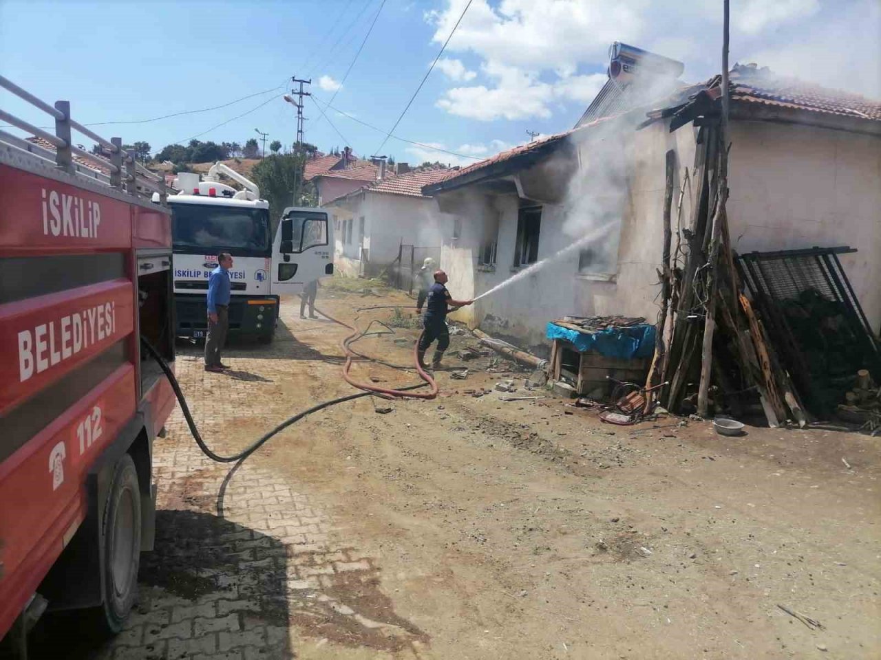 Patlayan mutfak tüpü yangın çıkarttı