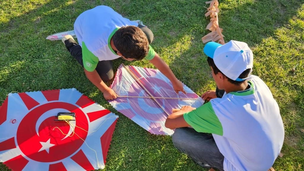 Büyükşehir Gençlik Hareketi’nden çocuklara uçurtma atölyesi