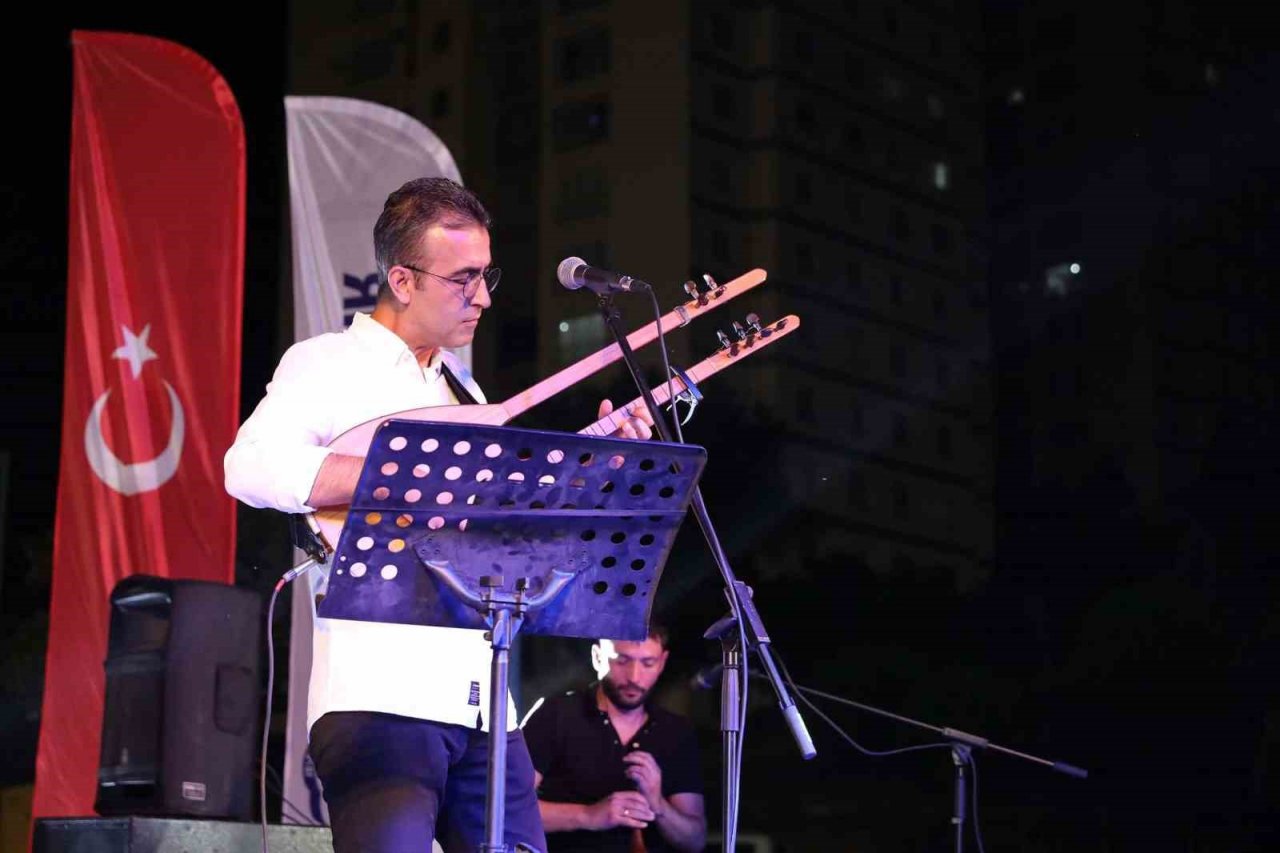 Denizli Akvadi’de türkü ziyafeti