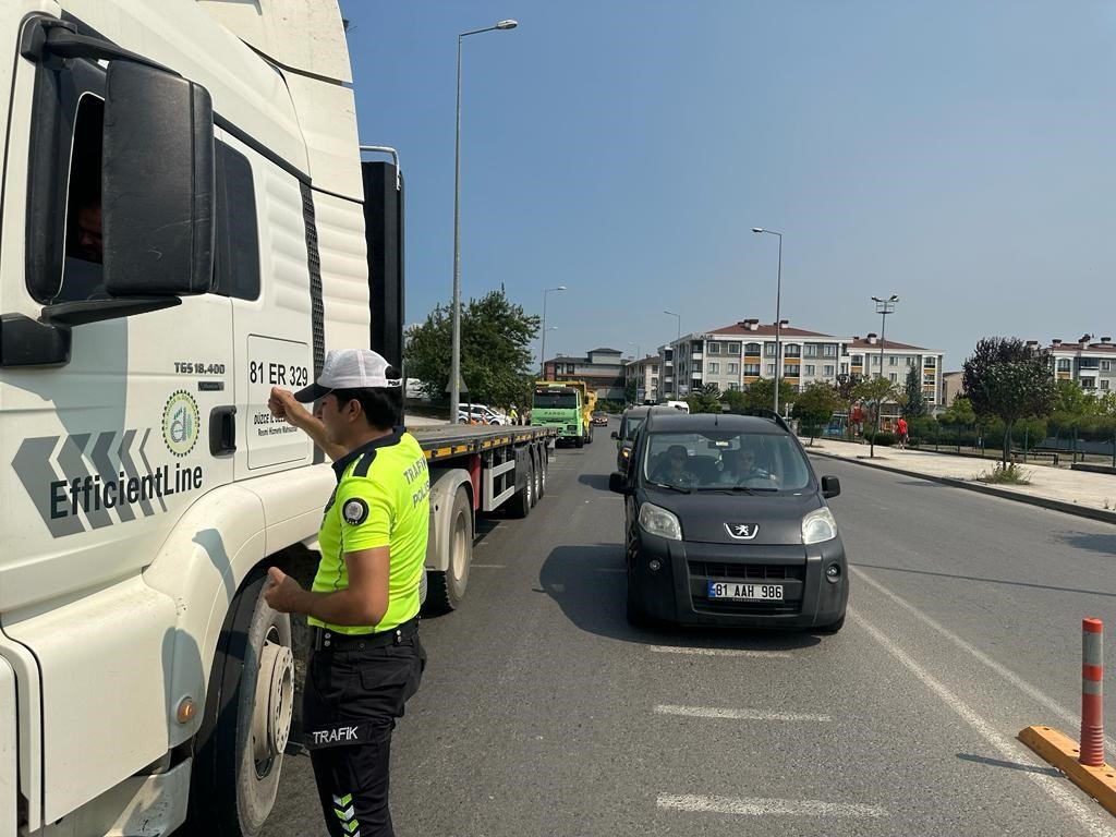 Yasaklanan yola giren kamyonlara ceza yağdı