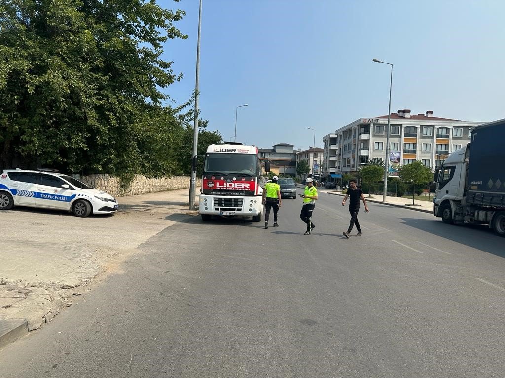 Yasaklanan yola giren kamyonlara ceza yağdı