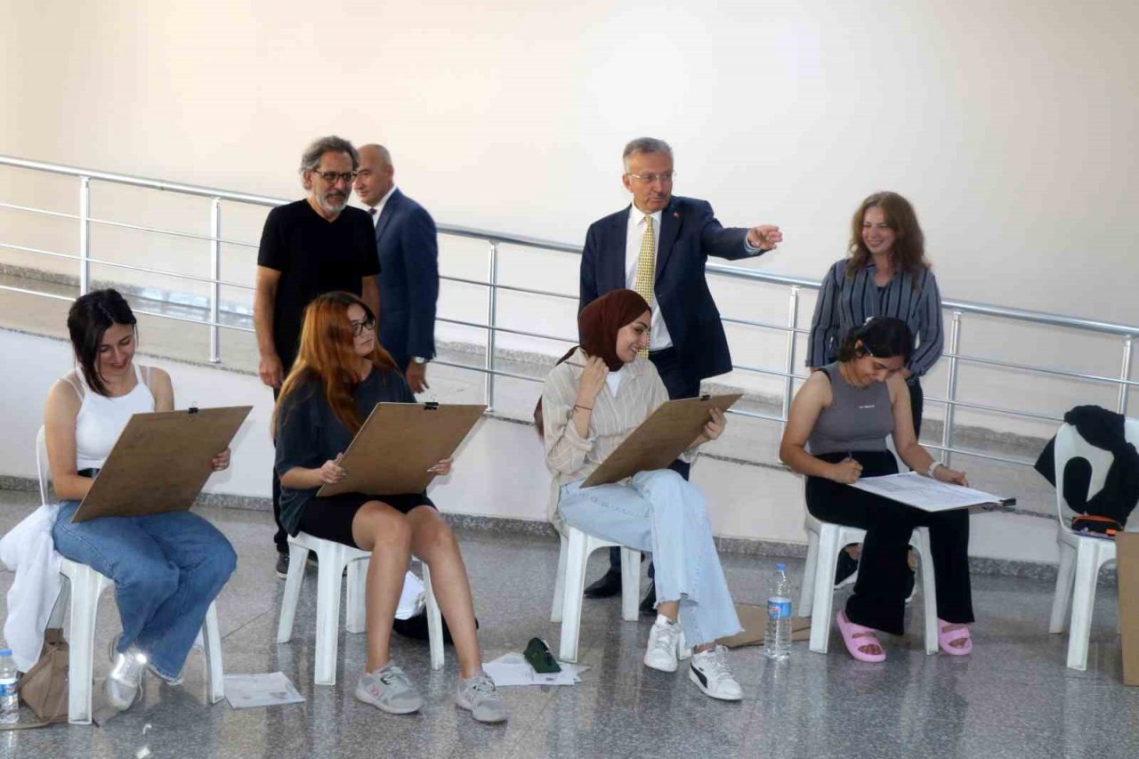 EBYÜ Eğitim Fakültesi Güzel Sanatlar Eğitimi özel yetenek sınavları yapıldı