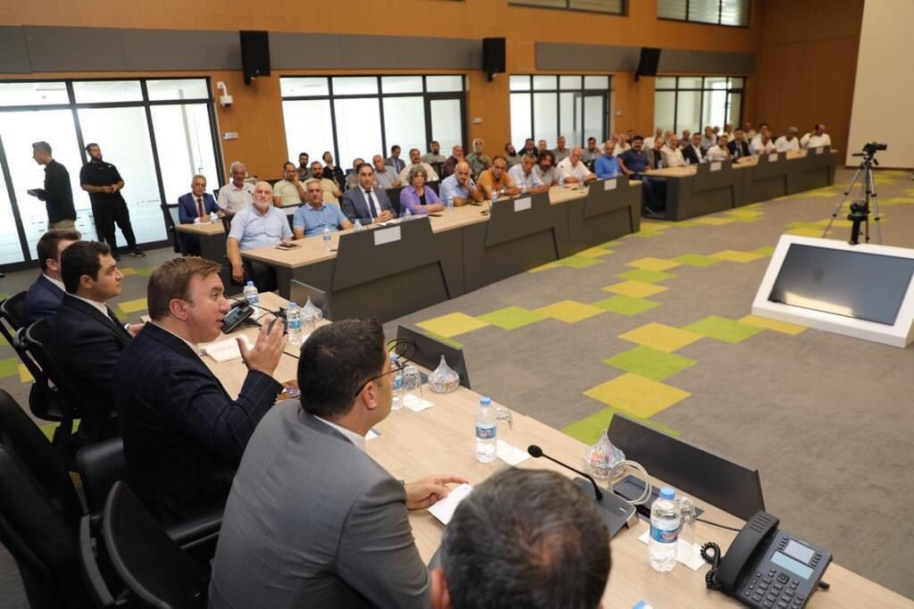 Vali Aydoğdu mahalle muhtarlarıyla bir araya geldi