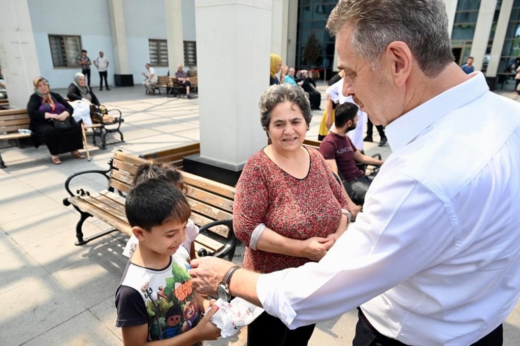İETT’nin durakları kaldırması ile oluşan boşluğu Gaziosmanpaşa Belediyesi ücretsiz ring ile giderdi