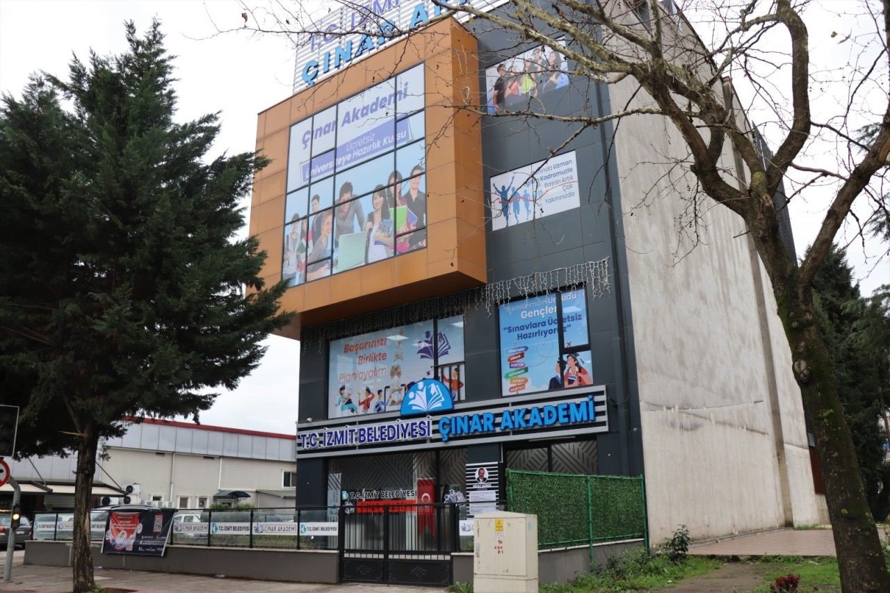 İzmit Çınar Akademi mezunları üniversiteli oldu