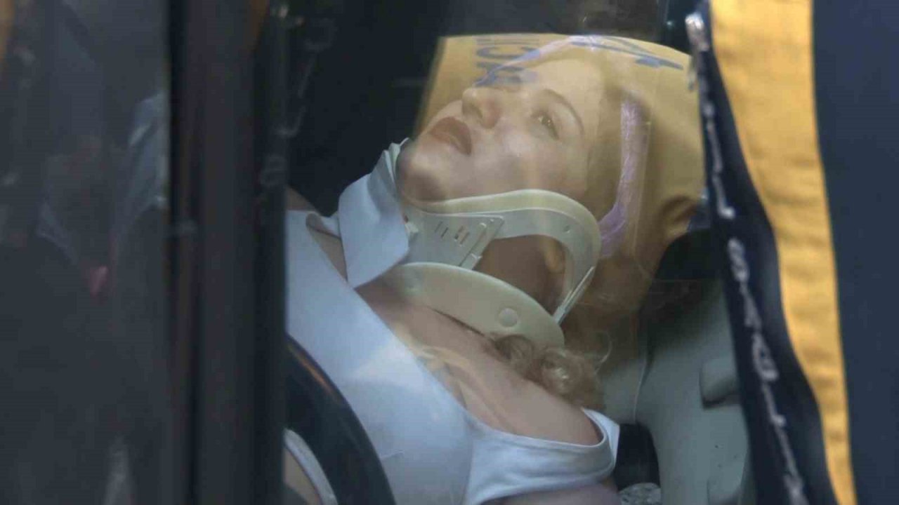 Kadıköy’de iki araç böyle çarpıştı: 1 yaralı