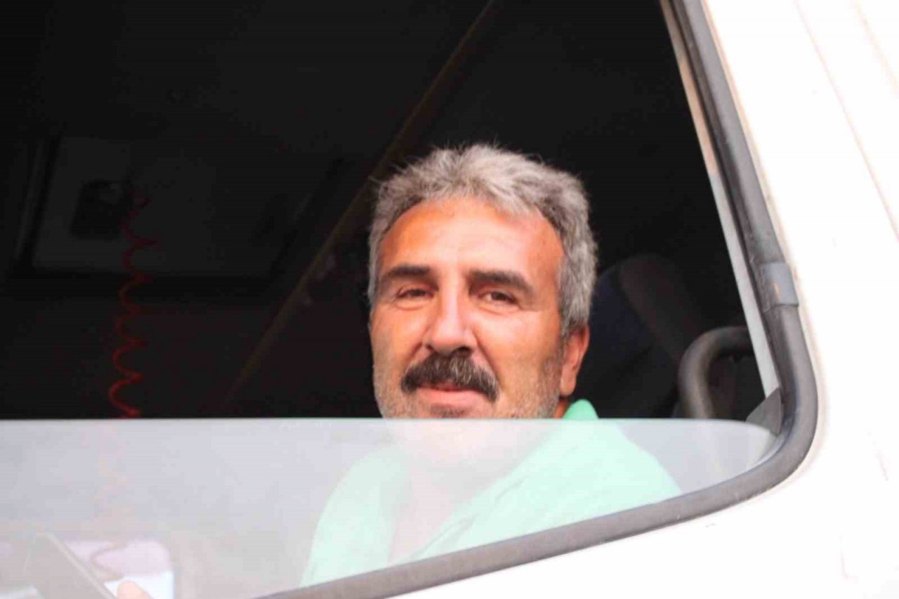 Binlerce kilometreden geldiler, aydınlatma direklerini süslediler