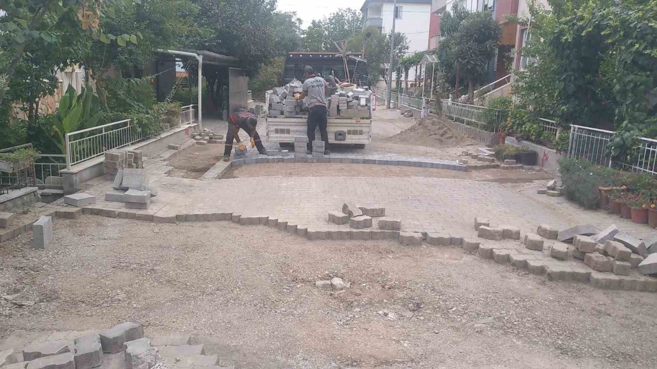 Karesi’de yollar parke taşı örülüyor