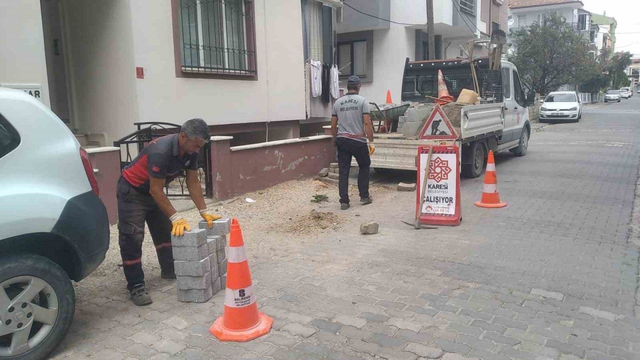 Karesi’de yollar parke taşı örülüyor