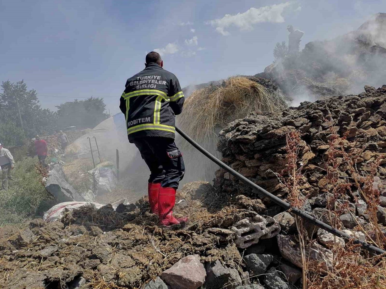 Kars’ta 700 balya ot yandı