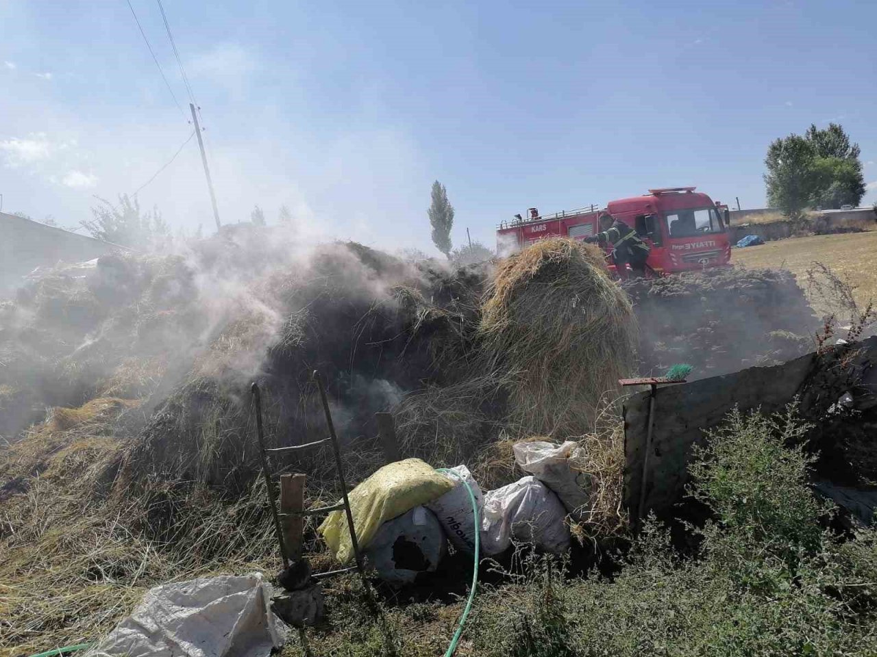 Kars’ta 700 balya ot yandı