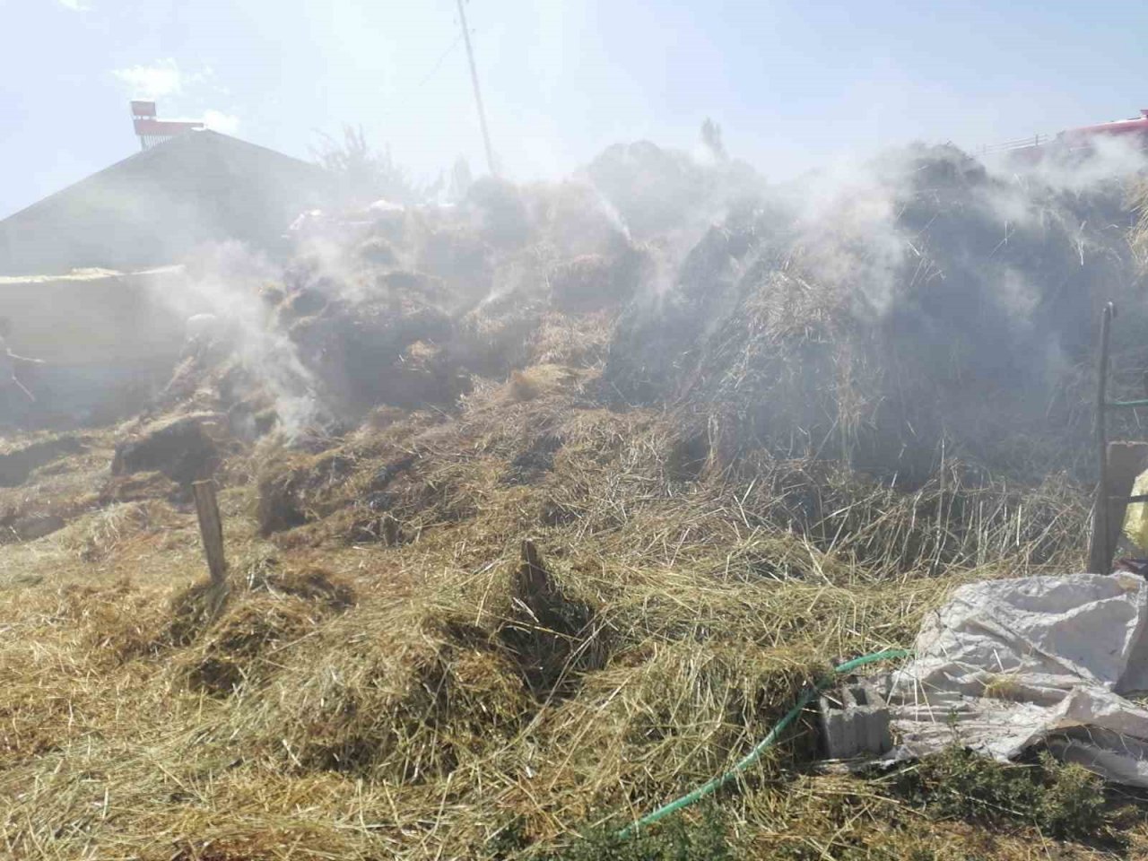 Kars’ta 700 balya ot yandı