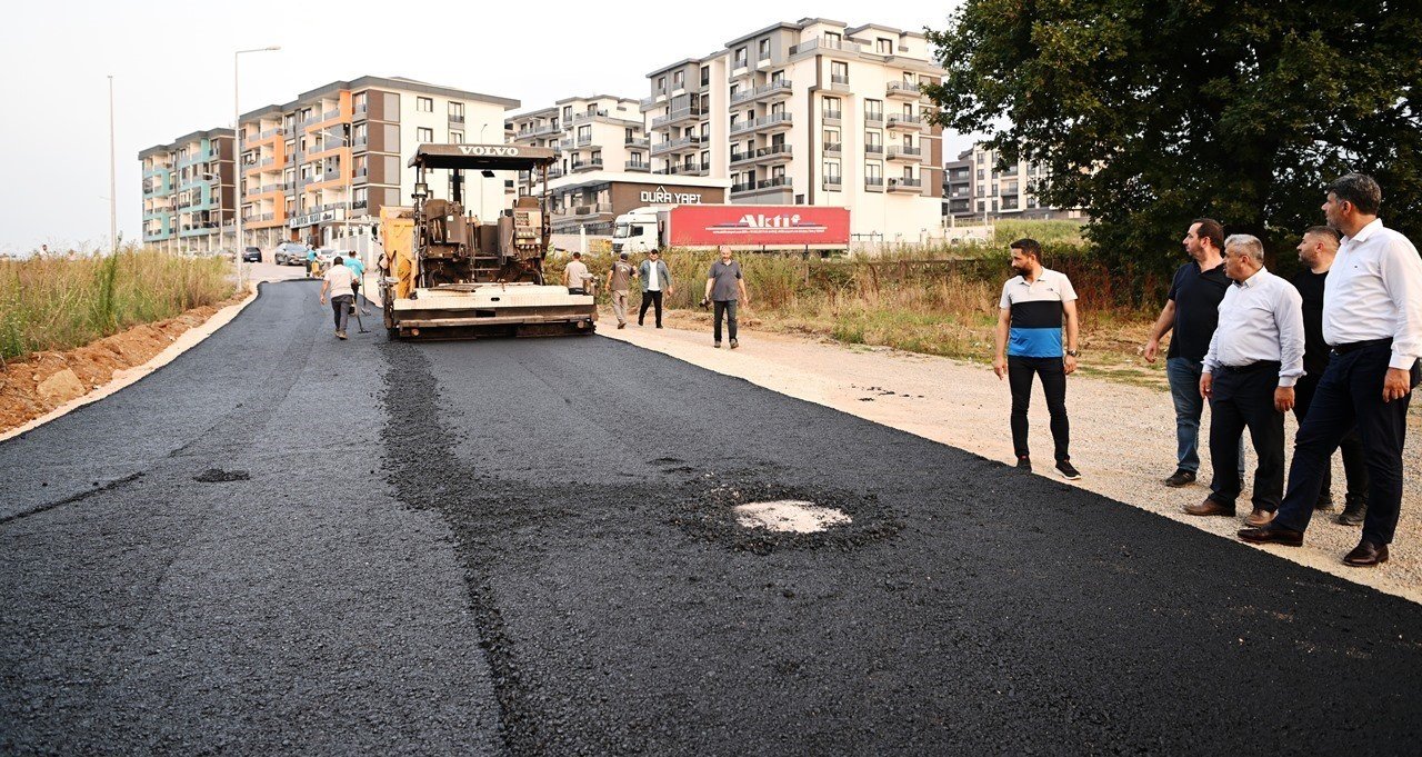 Kartepe’ye 270 ton asfalt serildi