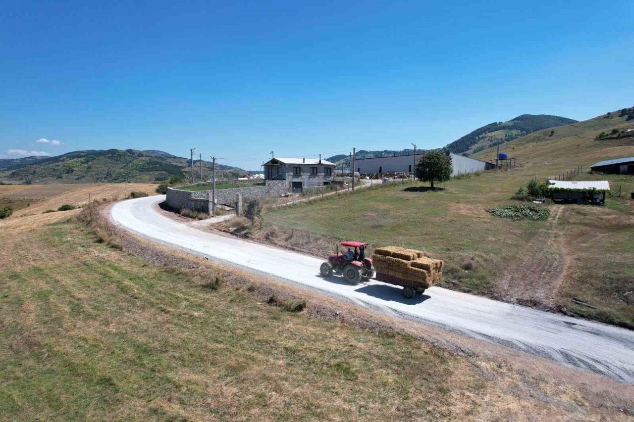 Kızderbent-Yalova Aktoprak bağlantısına asfalt