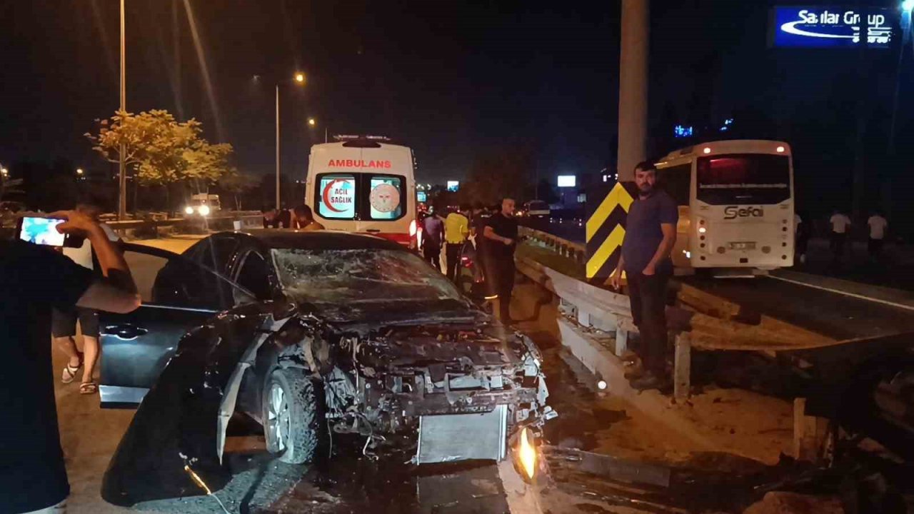Kocaeli’de otomobil bariyerlere çarptı, Belediye Başkan Yardımcısı Yaşar ölümden döndü
