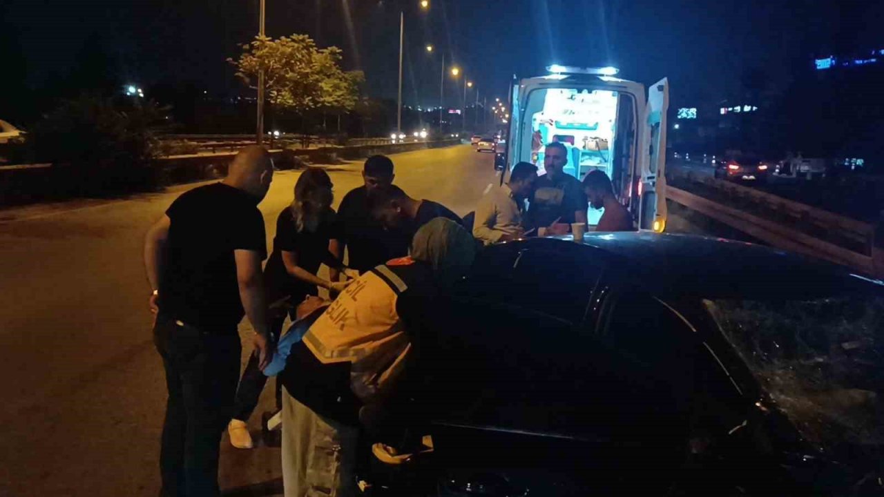 Kocaeli’de otomobil bariyerlere çarptı, Belediye Başkan Yardımcısı Yaşar ölümden döndü