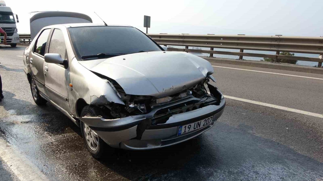 Tıra çarpan otomobilden dumanlar yükseldi: 1 yaralı