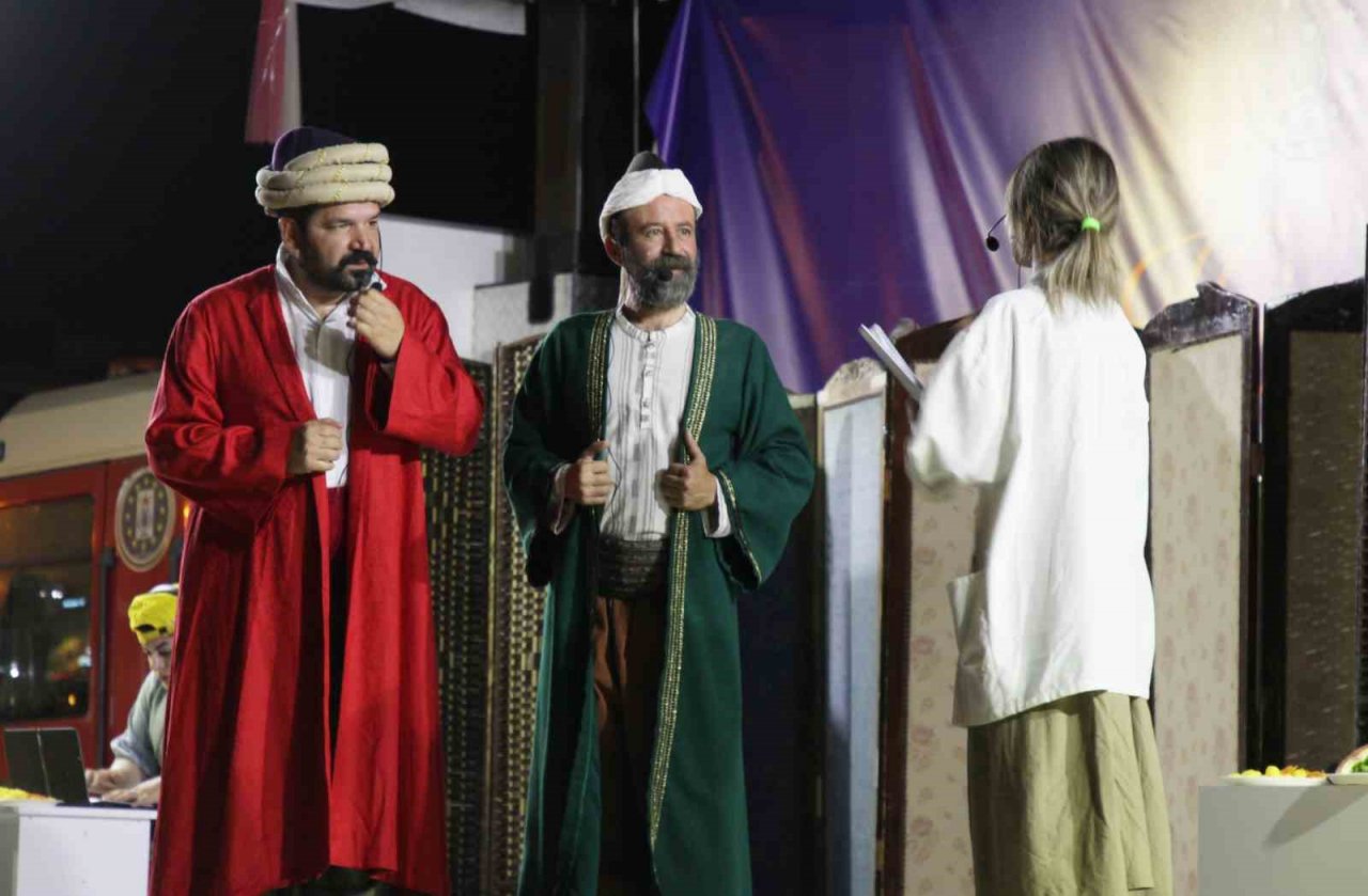 Kütahya’da “Düşlerim Var Gelecekte” adlı tiyatro oyunu büyük ilgi gördü