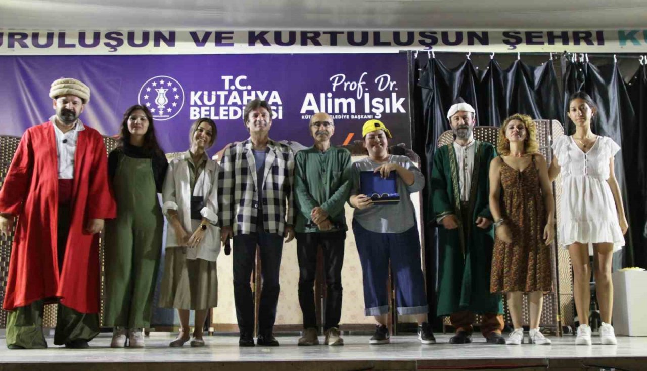 Kütahya’da “Düşlerim Var Gelecekte” adlı tiyatro oyunu büyük ilgi gördü