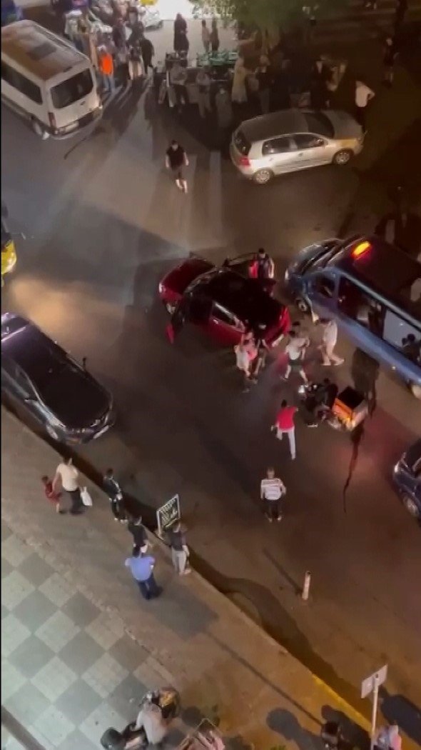 Maltepe’de yol kavgası: Kavgayı ayırmak isterken kafasında şişe patladı