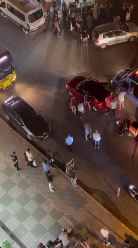 Maltepe’de yol kavgası: Kavgayı ayırmak isterken kafasında şişe patladı