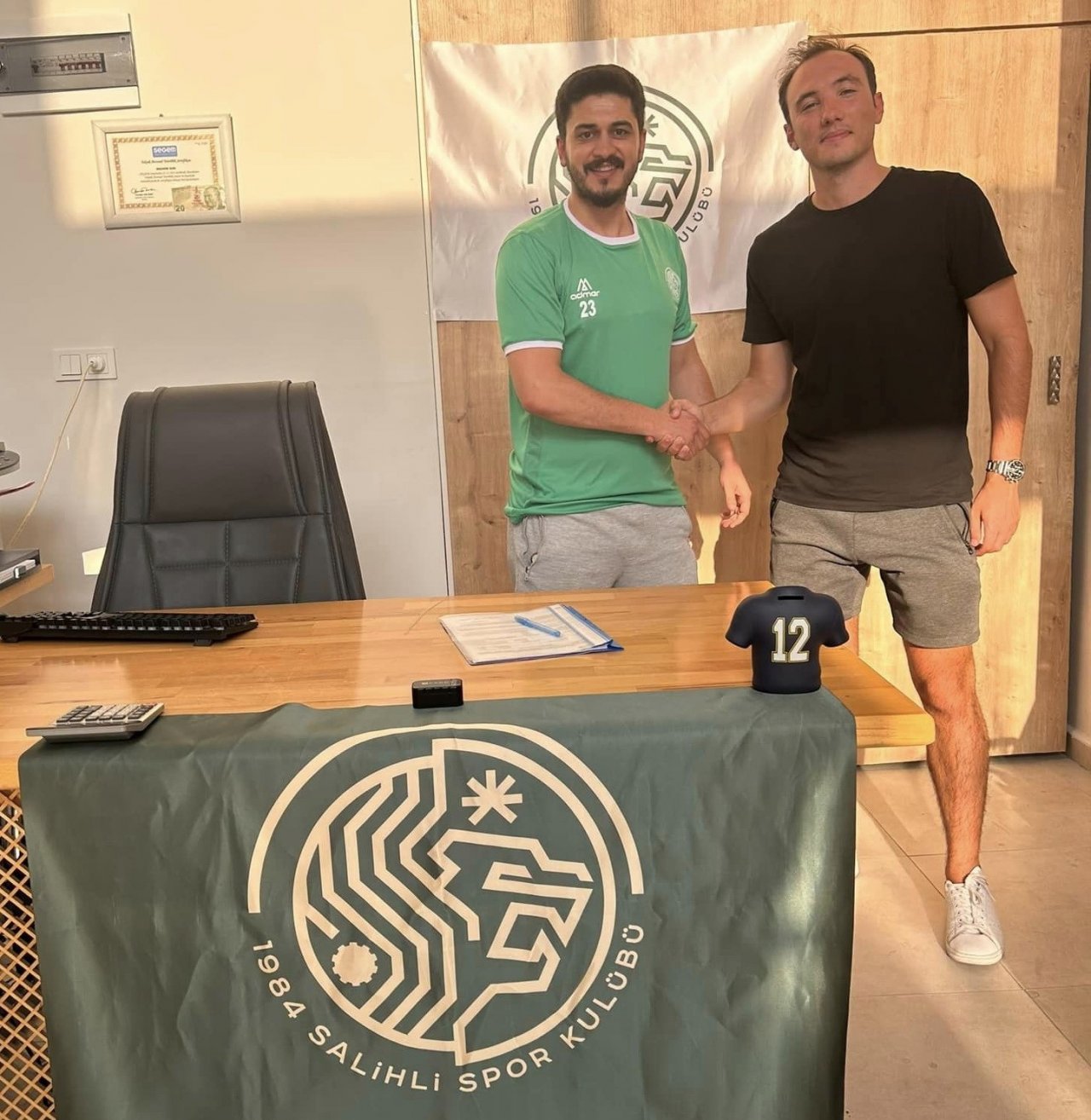 1984 Salihlispor’dan 6 transfer birden