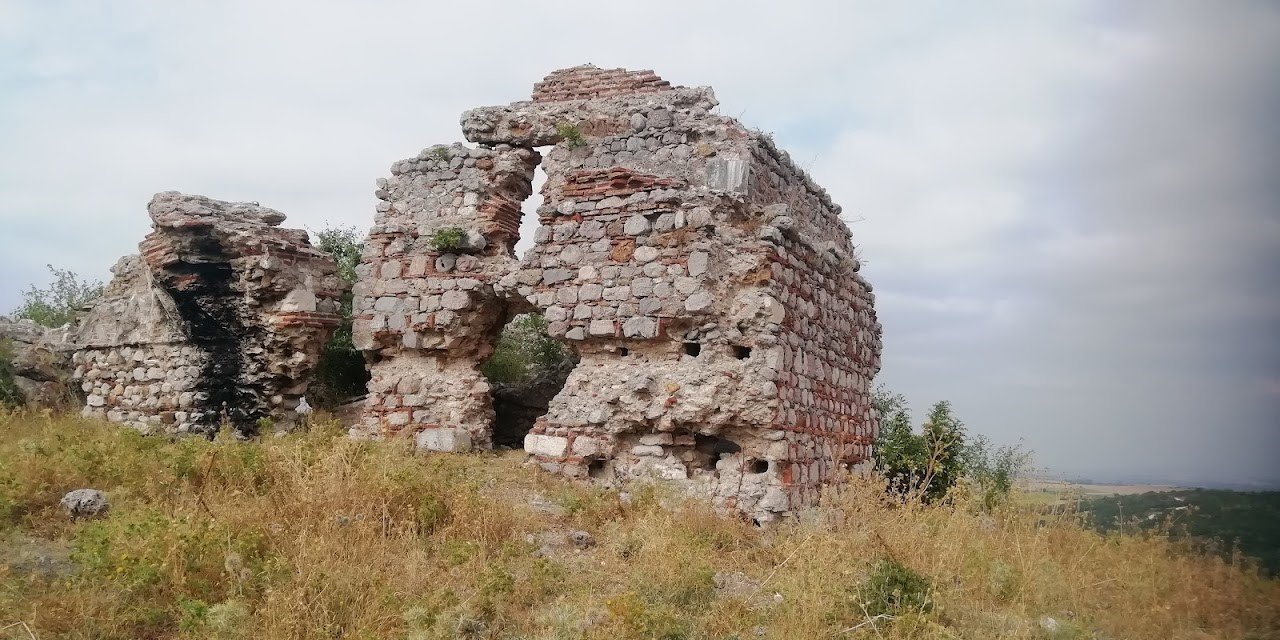 Osmanlı’dan kalan tarihi kale ilgi bekliyor
