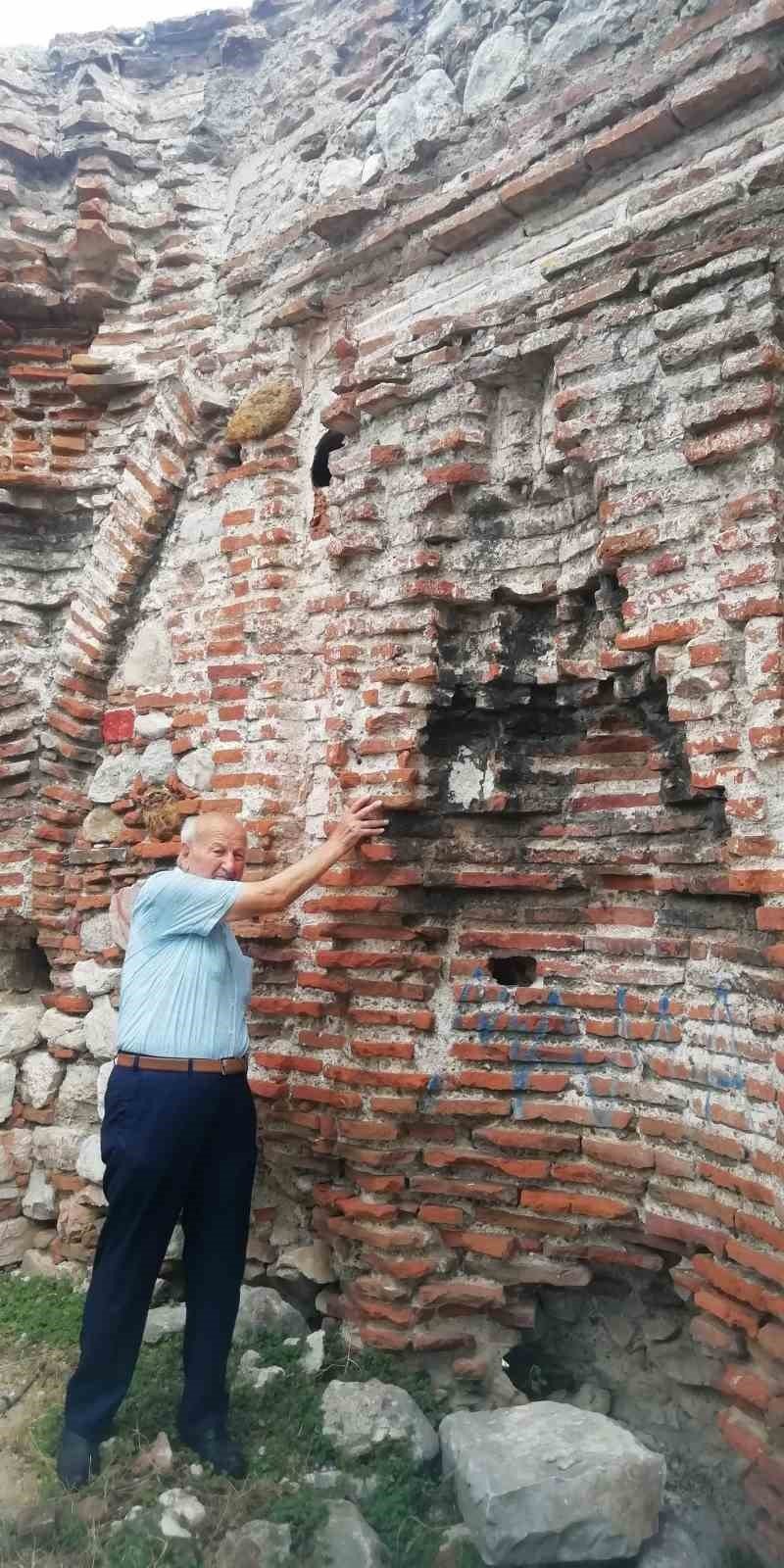 Osmanlı’dan kalan tarihi kale ilgi bekliyor