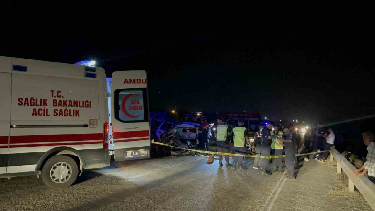 Osmaniye’de ambulansla otomobil kafa kafaya çarpıştı: 3 ölü, 3 yaralı