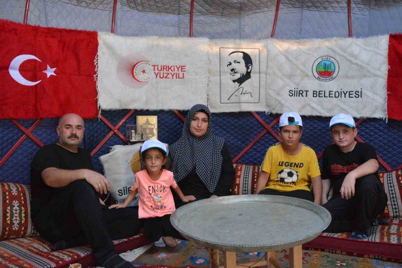 Siirt Belediyesi’nin tanıtım çadırı ve yöresel ürün stantları Ahlat’ta ilgi gördü