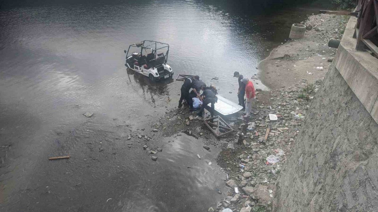 Golf aracıyla gezinti yapan Arap çift Uzungöl’e düştü: 2 yaralı