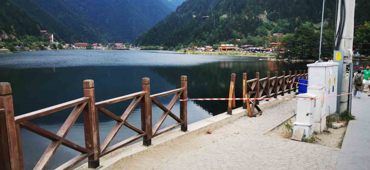 Golf aracıyla gezinti yapan Arap çift Uzungöl’e düştü: 2 yaralı