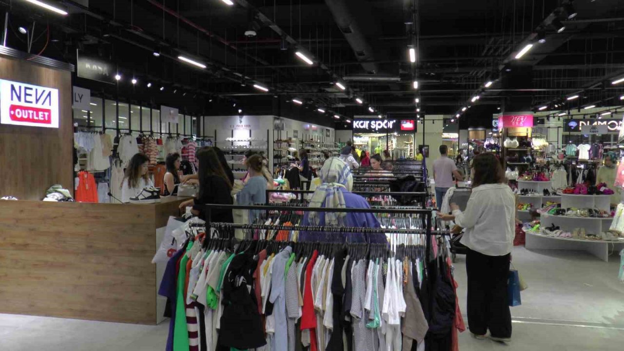 KUMSmall’un konsept mağazasına vatandaşlar akın etti