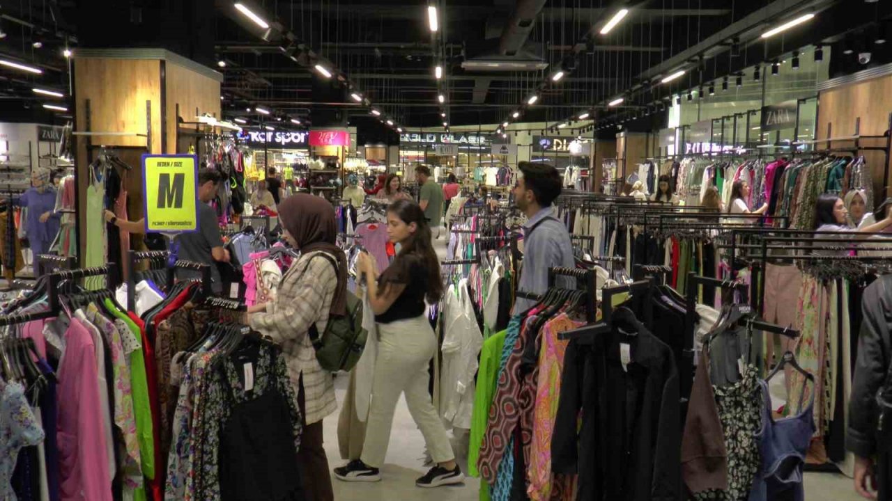 KUMSmall’un konsept mağazasına vatandaşlar akın etti