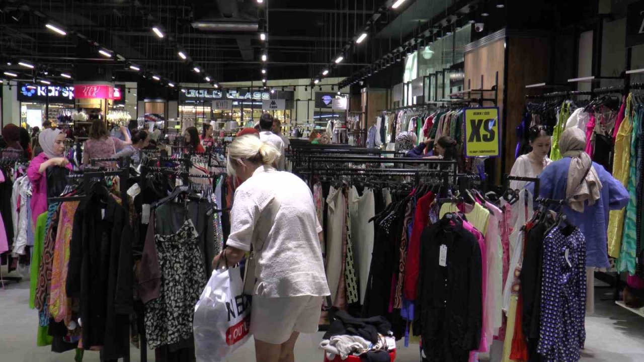 KUMSmall’un konsept mağazasına vatandaşlar akın etti