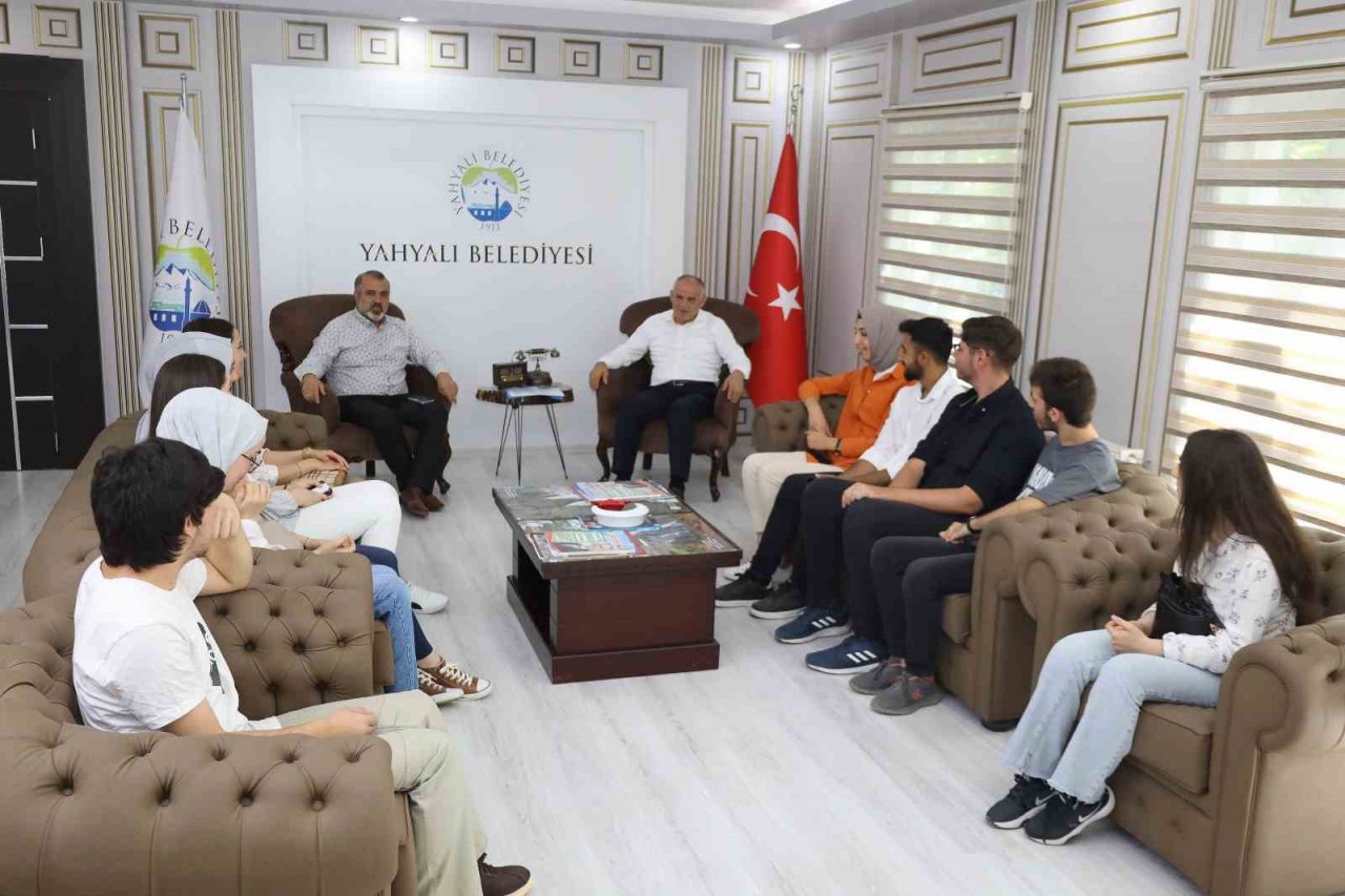 Başkan Öztürk, Yeni Üniversitelileri Tebrik Etti