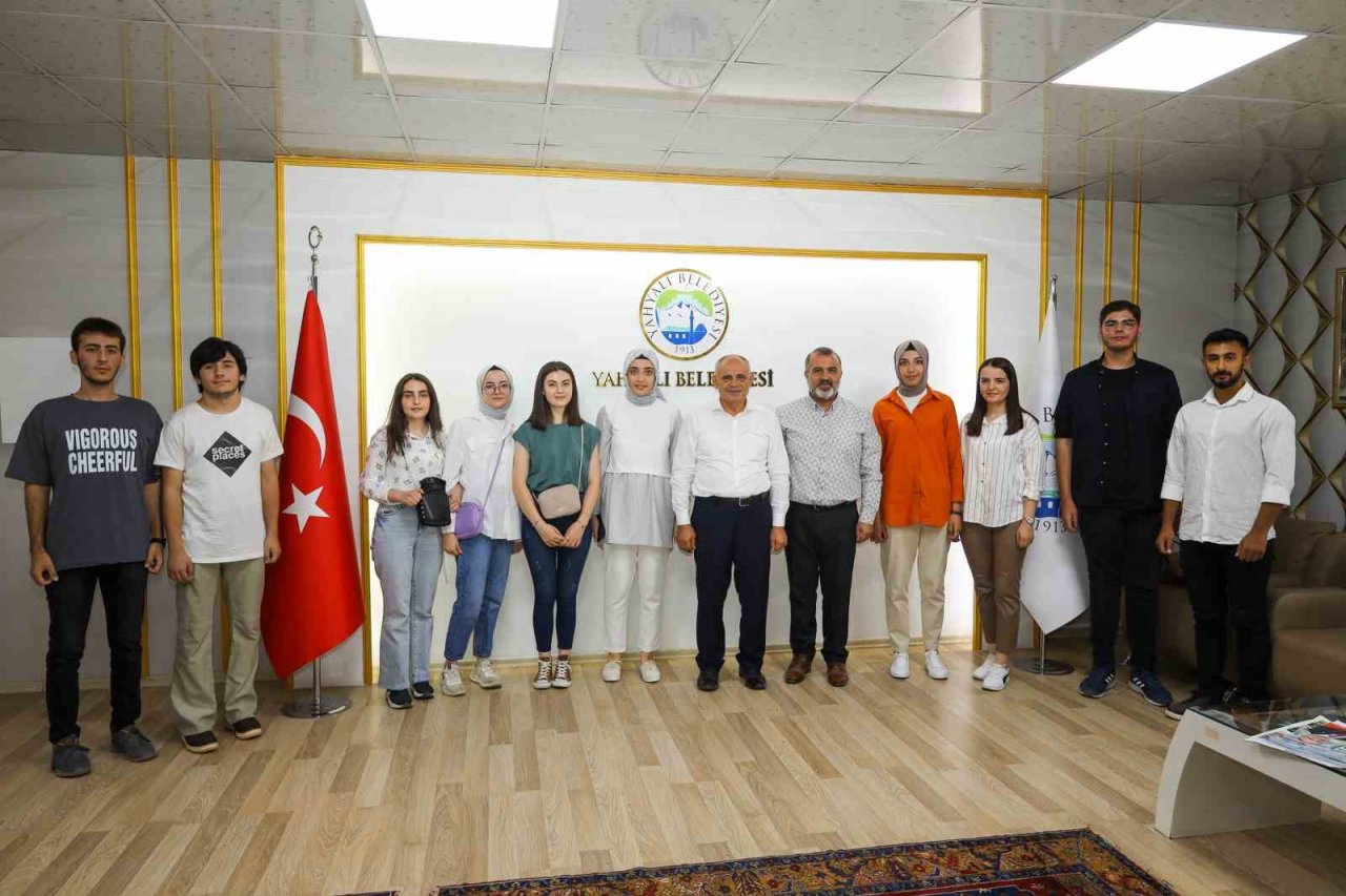 Başkan Öztürk, Yeni Üniversitelileri Tebrik Etti