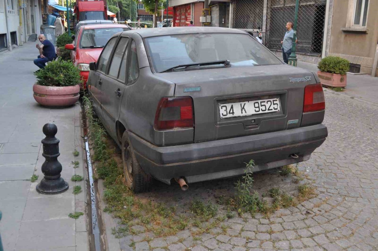 Şehit ailesine ait otomobili 10 yıldan beri hiç hareket etmedi