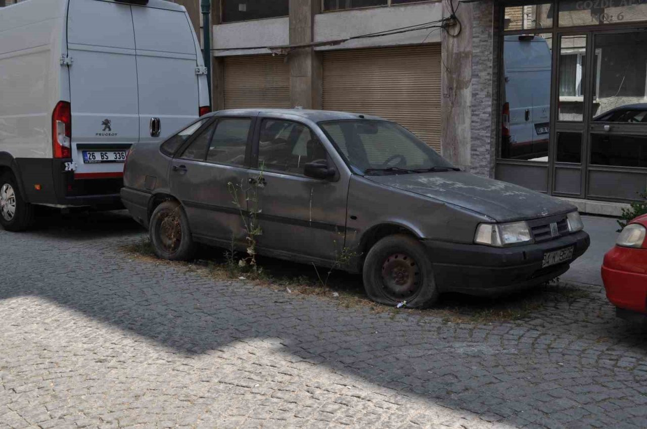 Şehit ailesine ait otomobili 10 yıldan beri hiç hareket etmedi