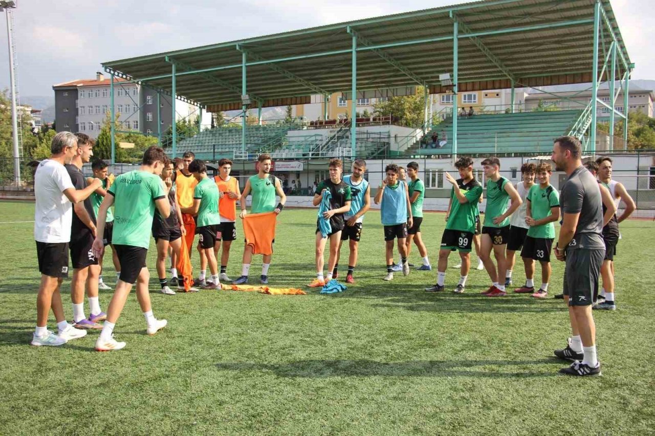 Genç horozlar lige iyi başlamak istiyor