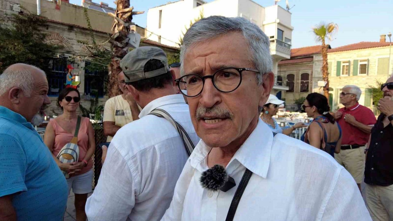 Foça’da deniz ve kıyı kirliliği protestosu