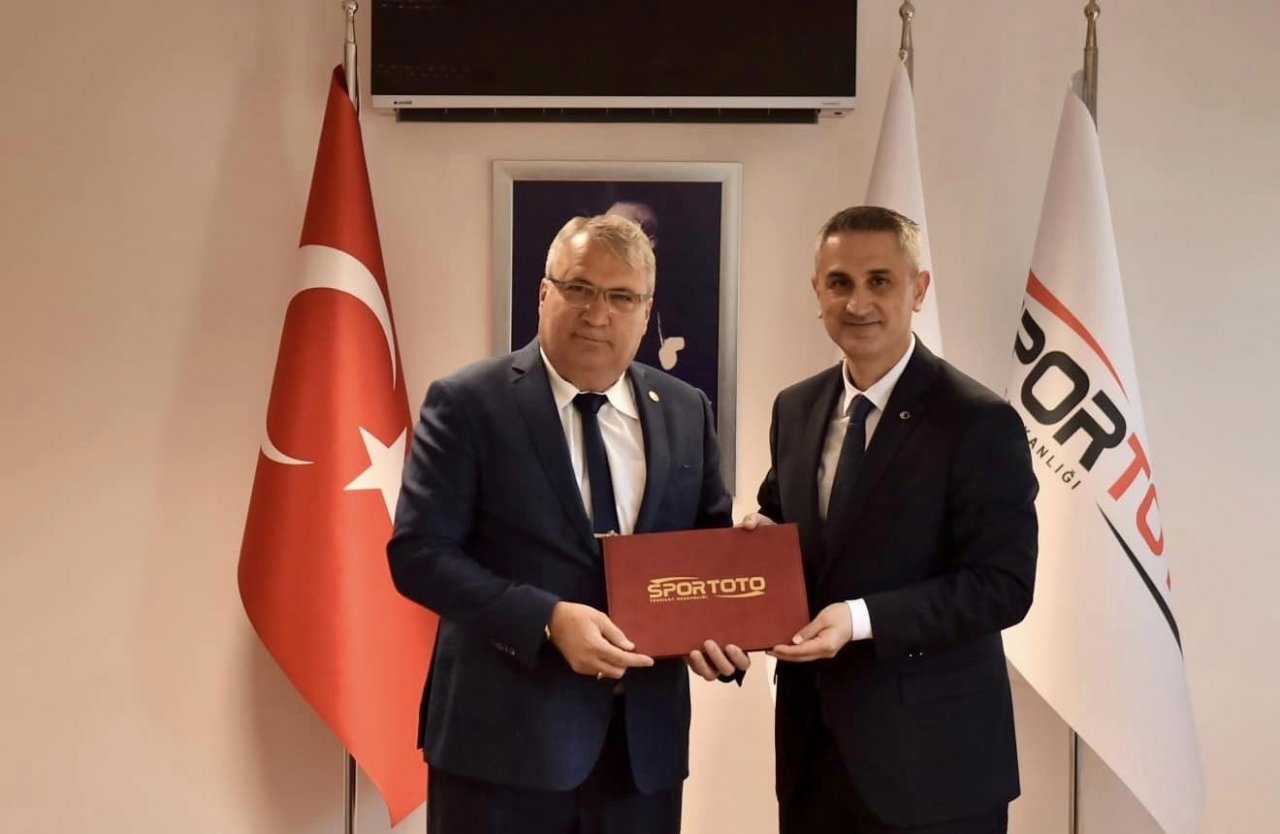 Yunusemre’nin gençlik merkezi için imzalar atıldı