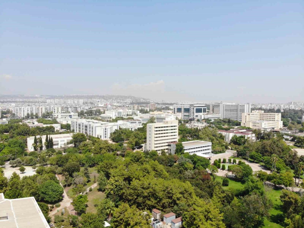 Rektör Özkan: "Ev sahiplerinden daha insaflı olmalarını bekliyoruz"